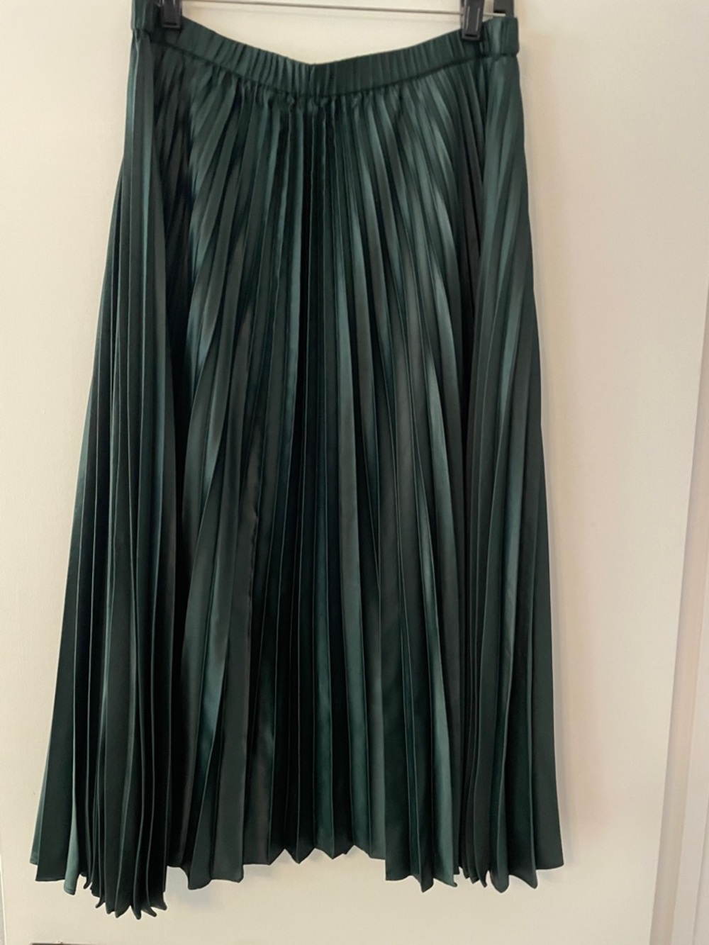 Pleated Midi Skirt in Dark Green